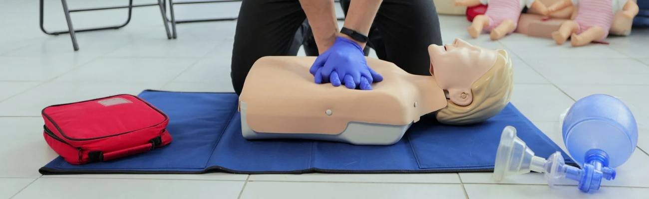 tecnica-compressao-cardiaca-reanimacao